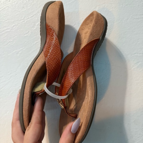 Brown and gold Vionic flip flops - Picture 4 of 6